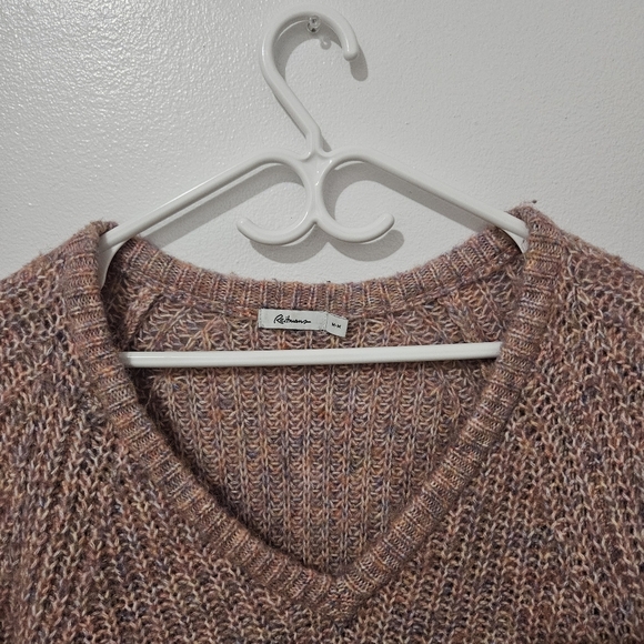 Reitmans v-neck sweater - Picture 7 of 7